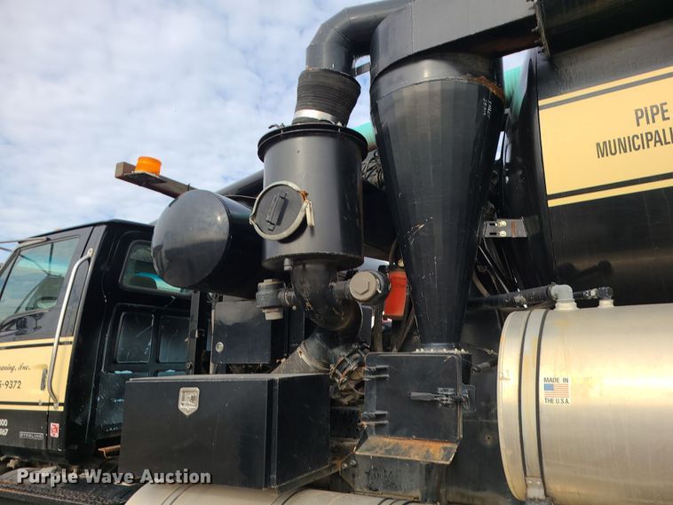 image for item LJ9423 2001 Sterling  sewer jetter truck