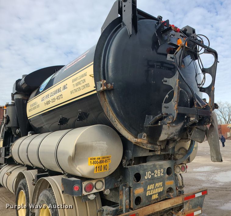 image for item LJ9423 2001 Sterling  sewer jetter truck