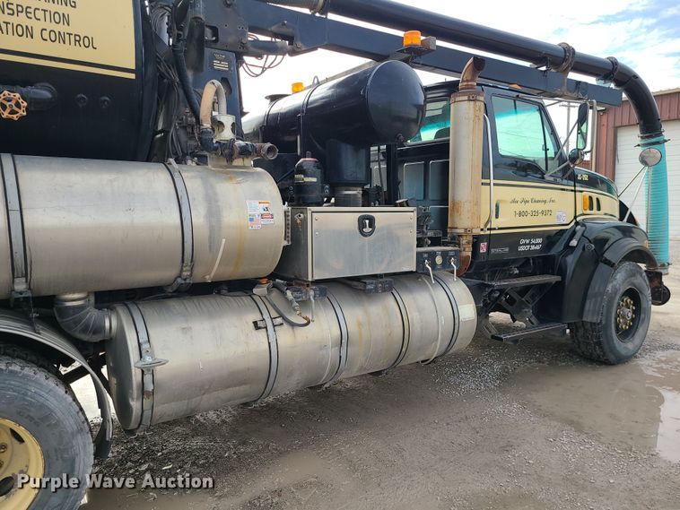 image for item LJ9423 2001 Sterling  sewer jetter truck
