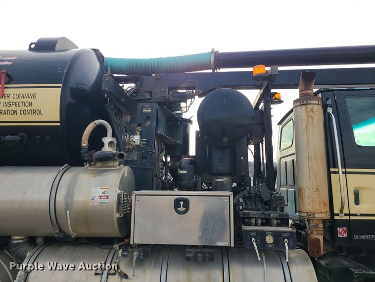 image for item LJ9423 2001 Sterling  sewer jetter truck