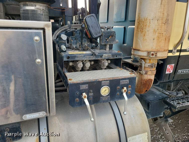 image for item LJ9423 2001 Sterling  sewer jetter truck