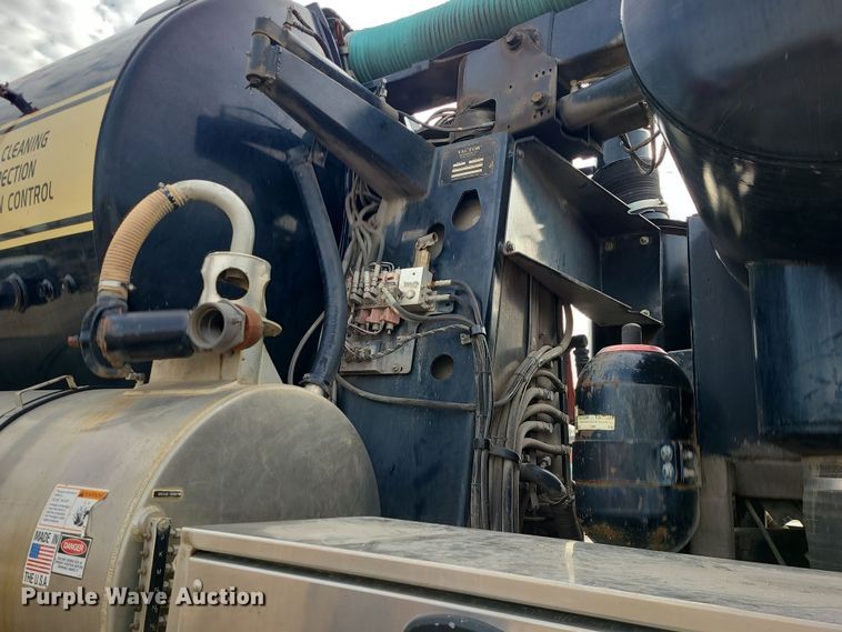 image for item LJ9423 2001 Sterling  sewer jetter truck