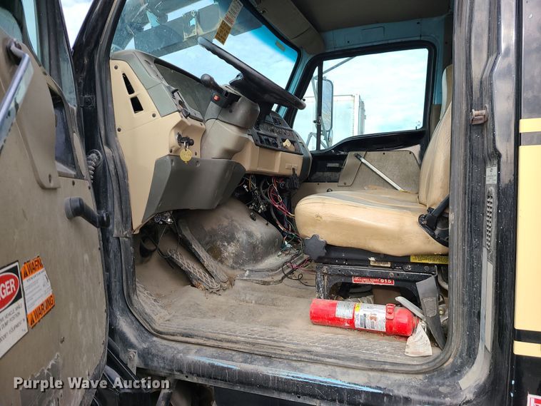 image for item LJ9423 2001 Sterling  sewer jetter truck