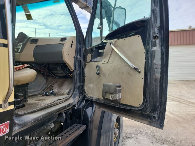 image for item LJ9423 2001 Sterling  sewer jetter truck