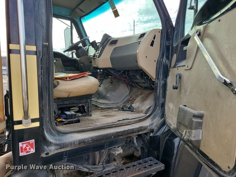 image for item LJ9423 2001 Sterling  sewer jetter truck