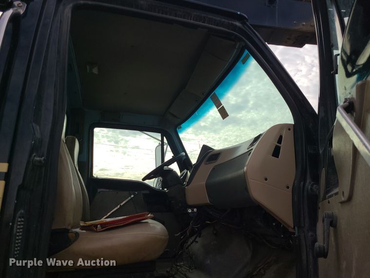 image for item LJ9423 2001 Sterling  sewer jetter truck