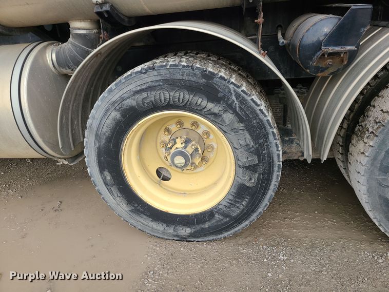 image for item LJ9423 2001 Sterling  sewer jetter truck