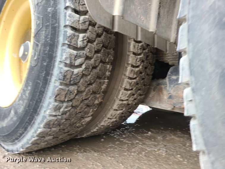 image for item LJ9423 2001 Sterling  sewer jetter truck