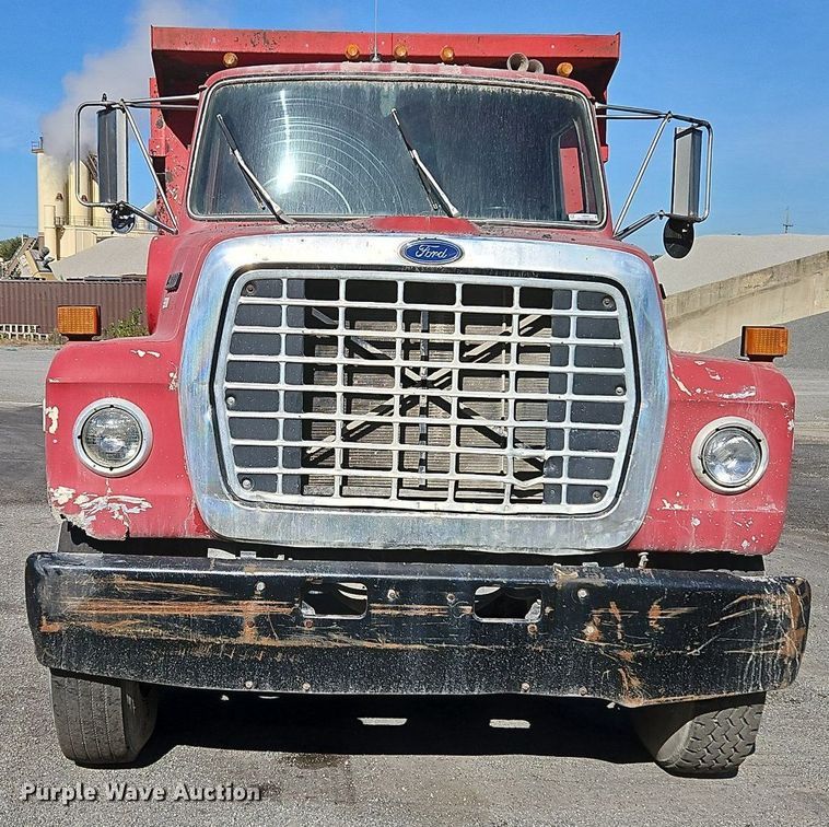 image for item LM9269 1986 Ford L9000  dump truck