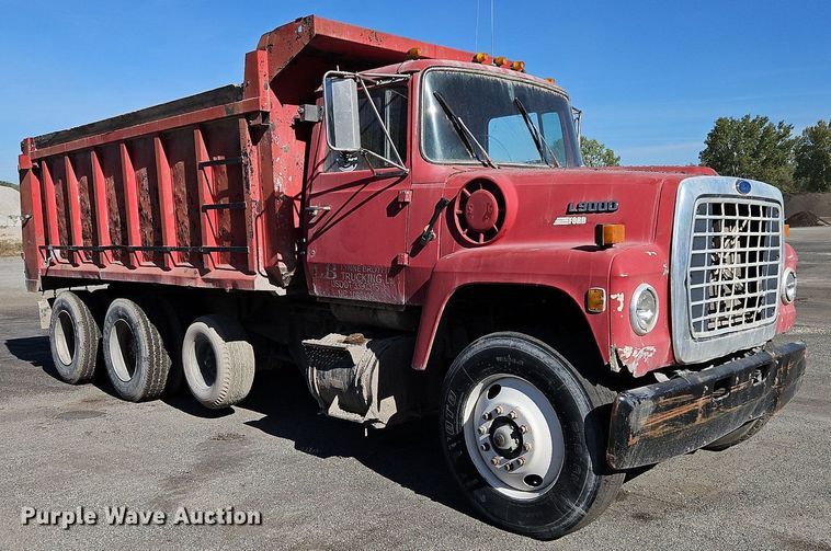 image for item LM9269 1986 Ford L9000  dump truck