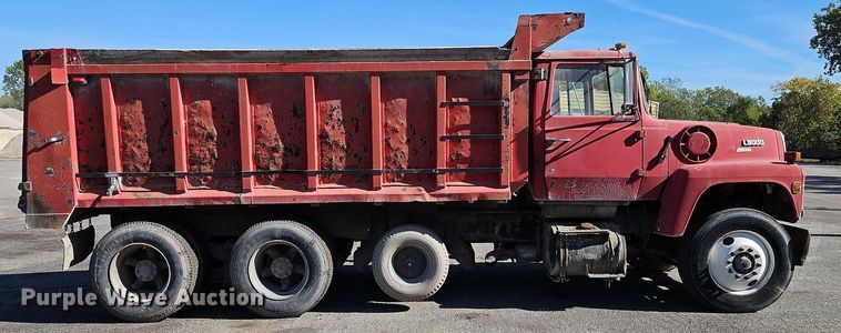 image for item LM9269 1986 Ford L9000  dump truck