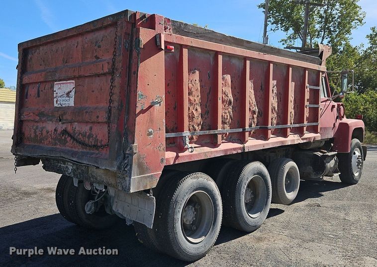 image for item LM9269 1986 Ford L9000  dump truck