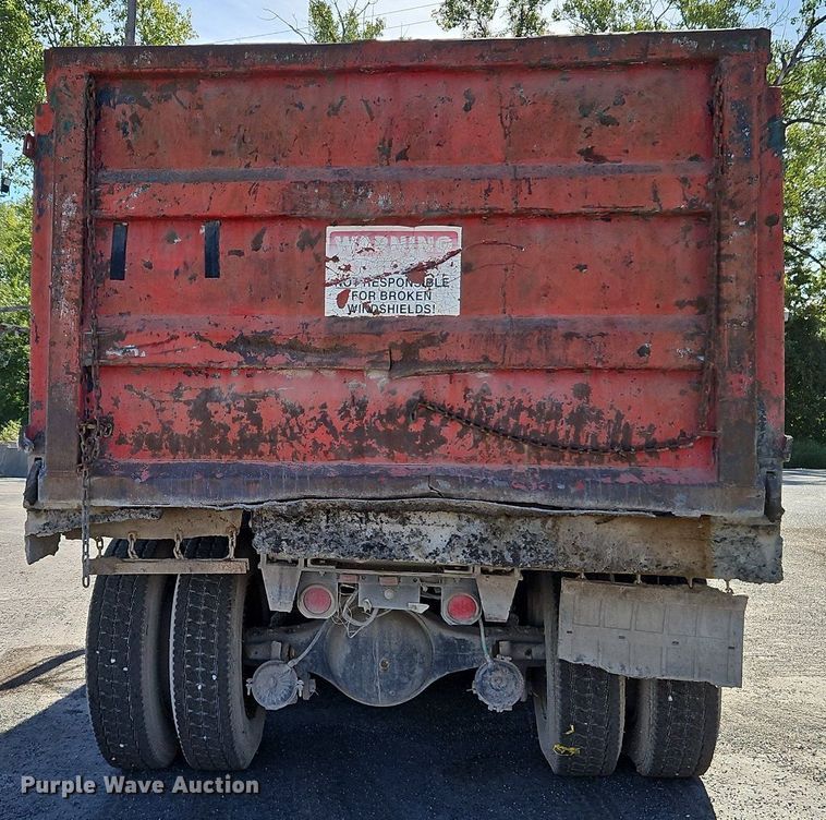 image for item LM9269 1986 Ford L9000  dump truck