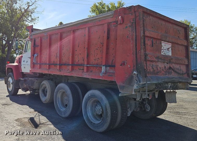 image for item LM9269 1986 Ford L9000  dump truck