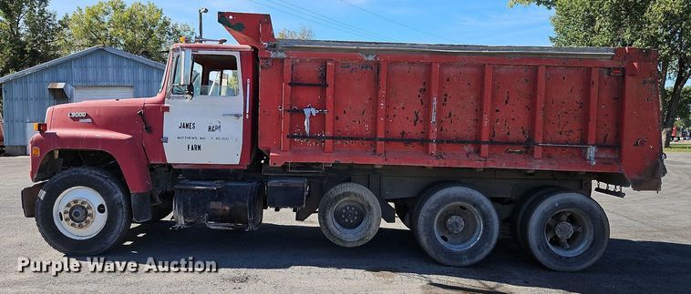 image for item LM9269 1986 Ford L9000  dump truck