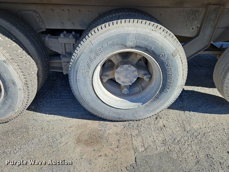 image for item LM9269 1986 Ford L9000  dump truck