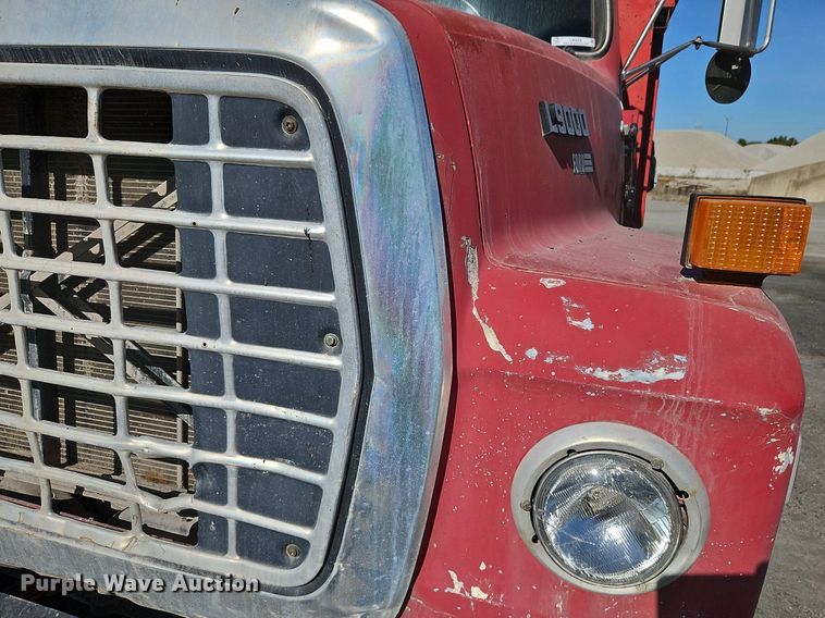 image for item LM9269 1986 Ford L9000  dump truck