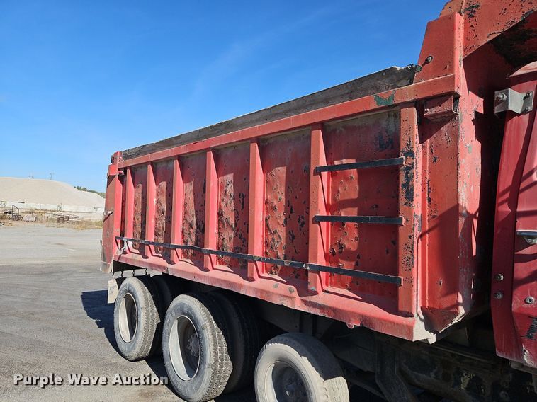 image for item LM9269 1986 Ford L9000  dump truck