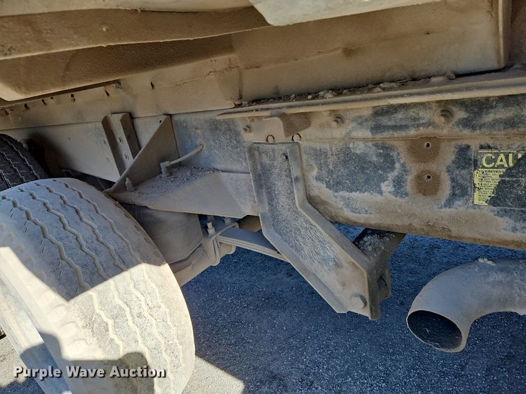 image for item LM9269 1986 Ford L9000  dump truck