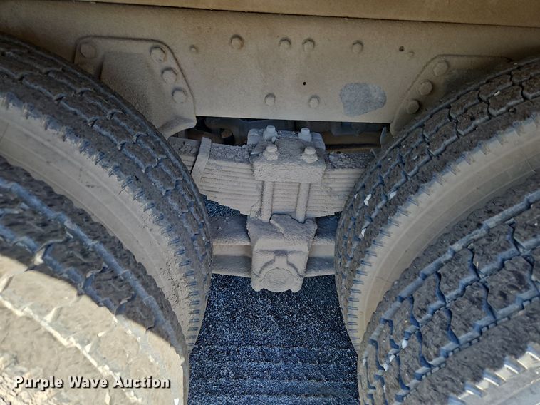 image for item LM9269 1986 Ford L9000  dump truck