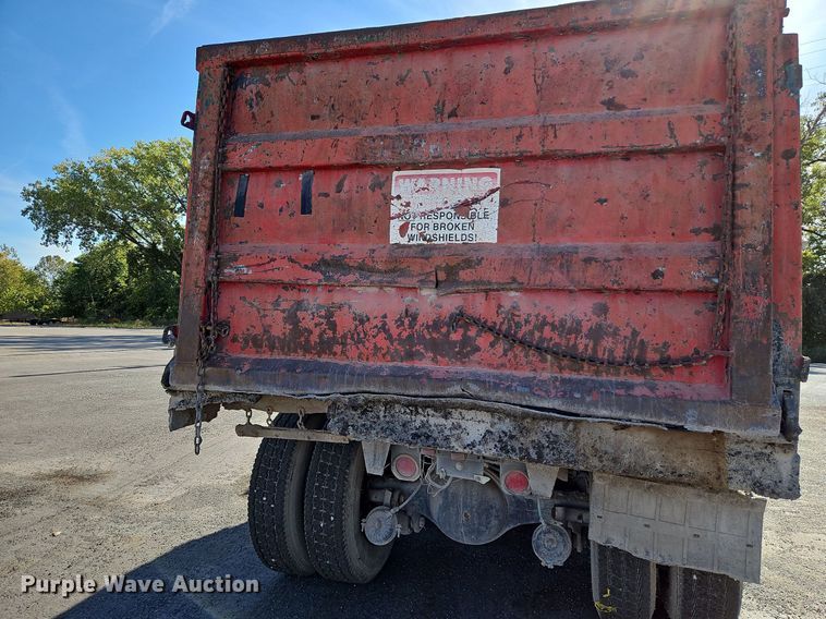 image for item LM9269 1986 Ford L9000  dump truck