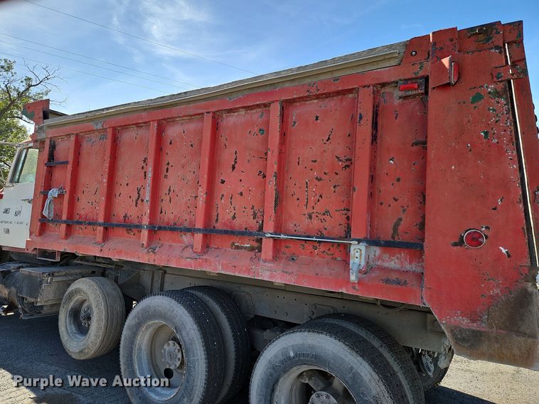 image for item LM9269 1986 Ford L9000  dump truck