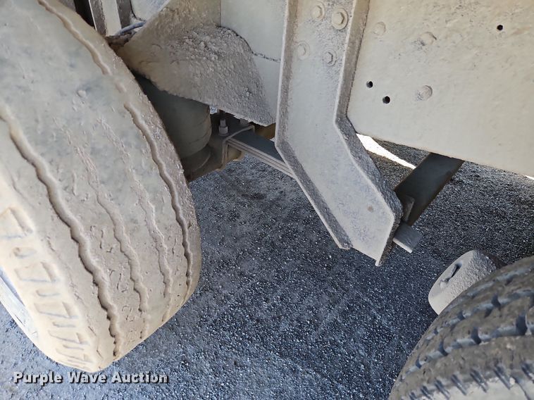 image for item LM9269 1986 Ford L9000  dump truck