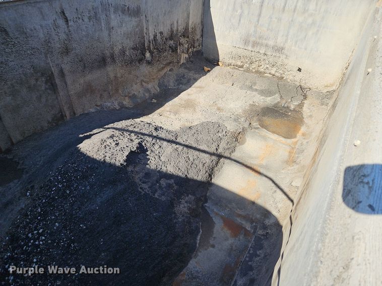 image for item LM9269 1986 Ford L9000  dump truck