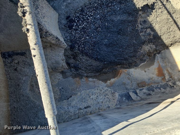 image for item LM9269 1986 Ford L9000  dump truck