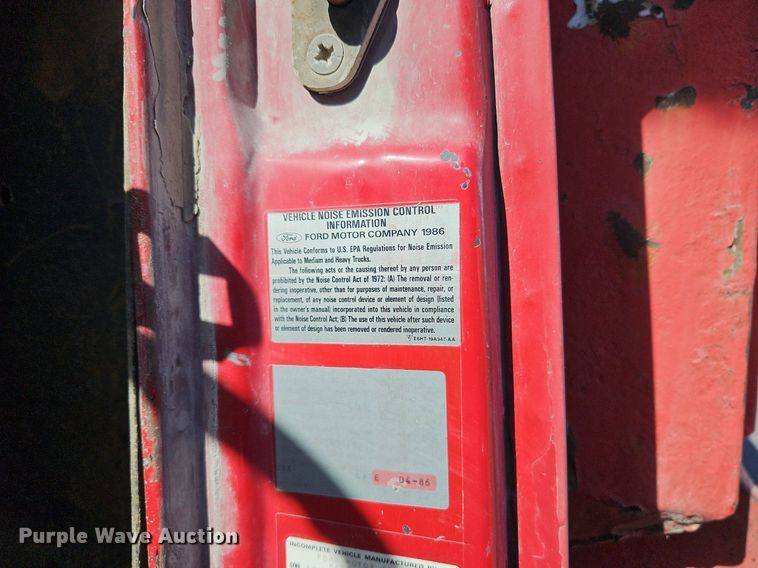 image for item LM9269 1986 Ford L9000  dump truck