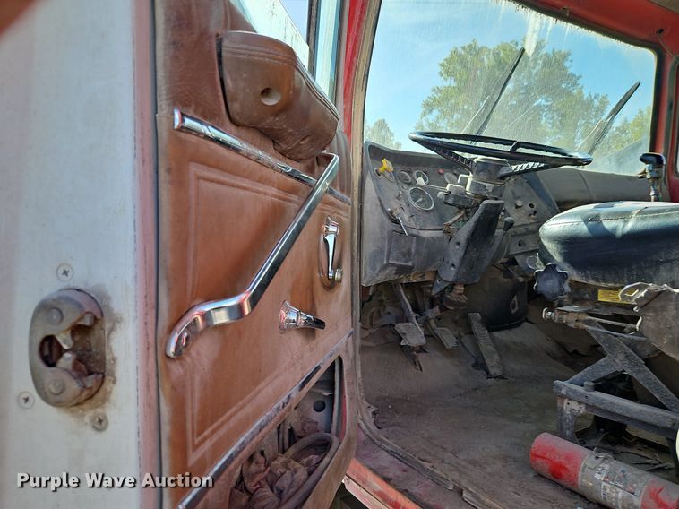 image for item LM9269 1986 Ford L9000  dump truck