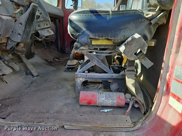 image for item LM9269 1986 Ford L9000  dump truck