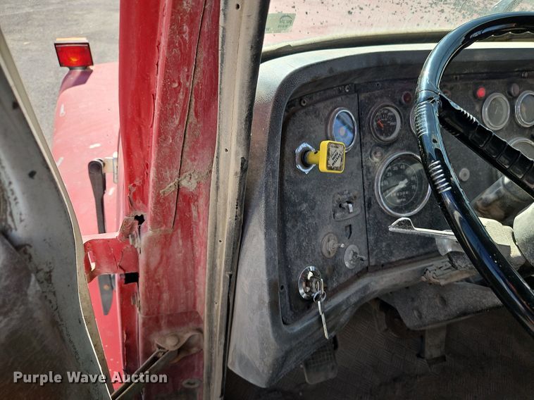 image for item LM9269 1986 Ford L9000  dump truck