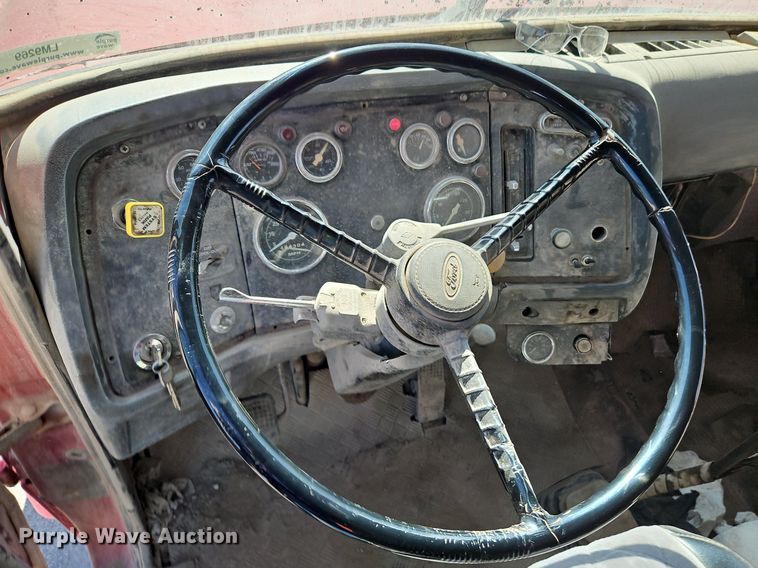 image for item LM9269 1986 Ford L9000  dump truck