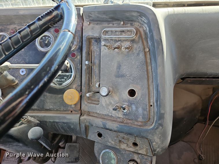 image for item LM9269 1986 Ford L9000  dump truck