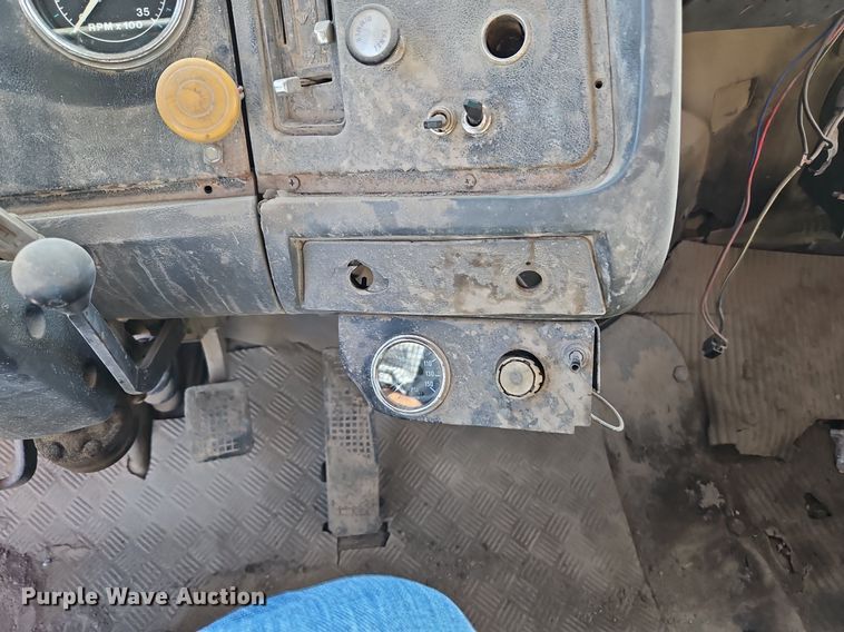 image for item LM9269 1986 Ford L9000  dump truck