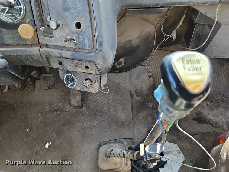 image for item LM9269 1986 Ford L9000  dump truck