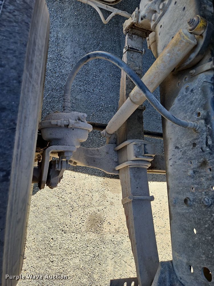 image for item LM9269 1986 Ford L9000  dump truck