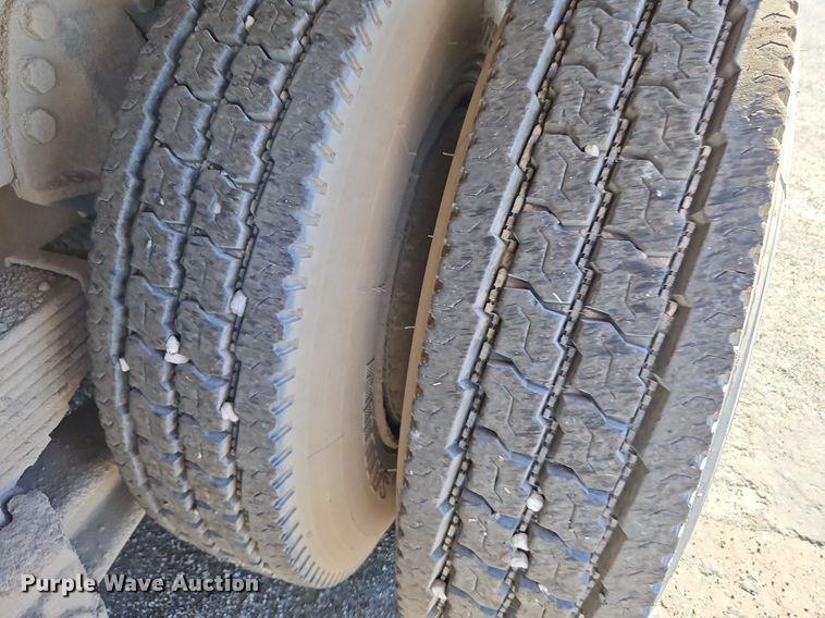 image for item LM9269 1986 Ford L9000  dump truck