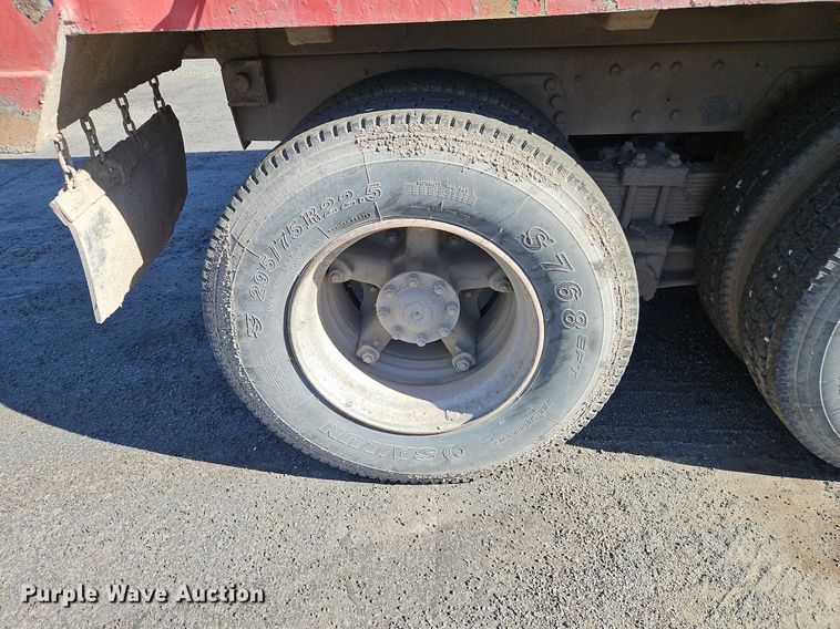 image for item LM9269 1986 Ford L9000  dump truck