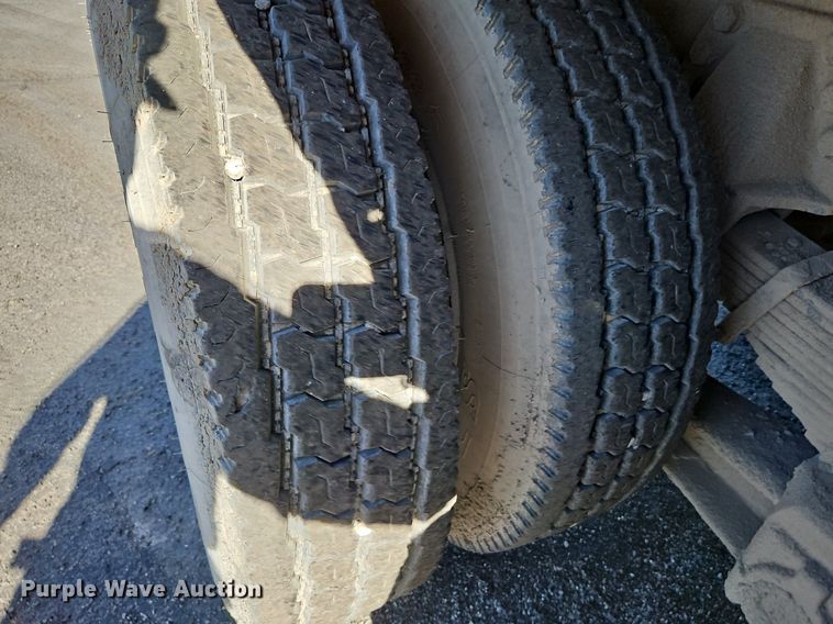 image for item LM9269 1986 Ford L9000  dump truck