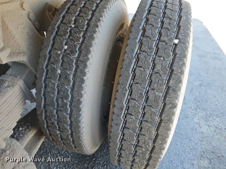 image for item LM9269 1986 Ford L9000  dump truck