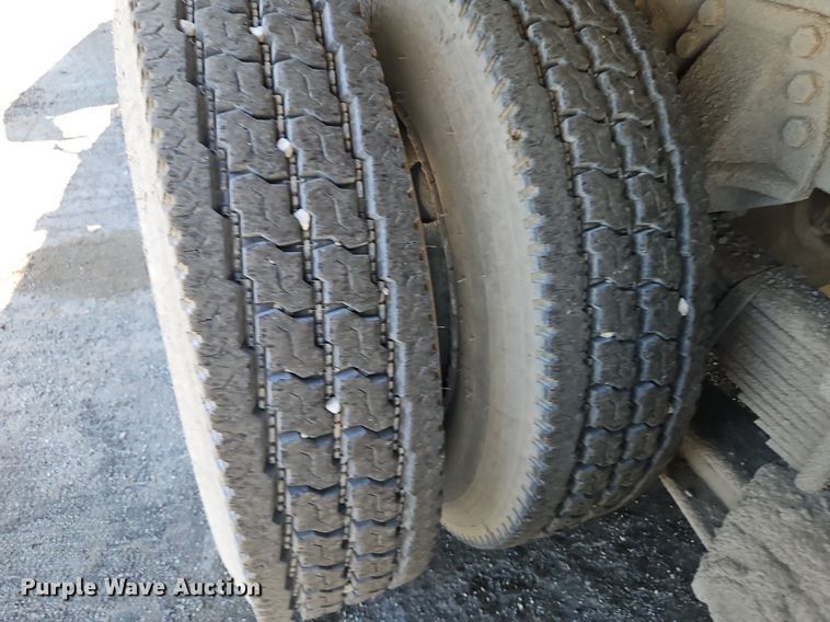 image for item LM9269 1986 Ford L9000  dump truck