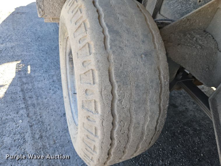 image for item LM9269 1986 Ford L9000  dump truck