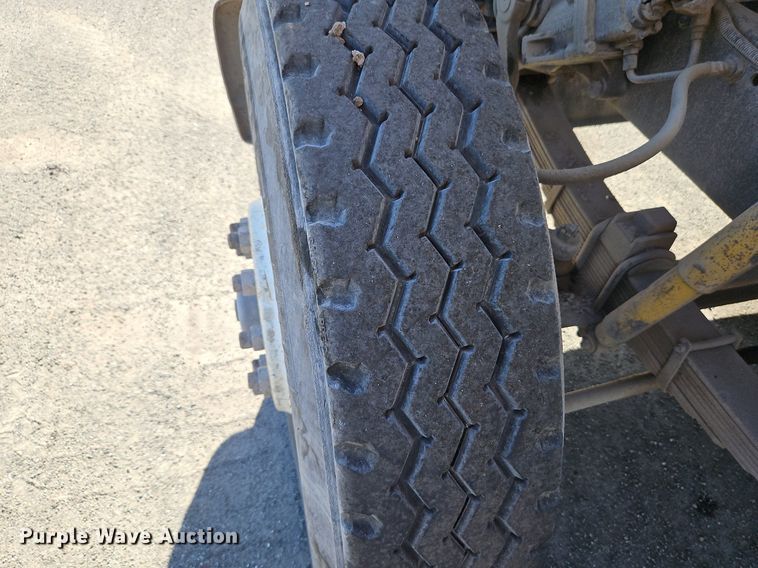 image for item LM9269 1986 Ford L9000  dump truck