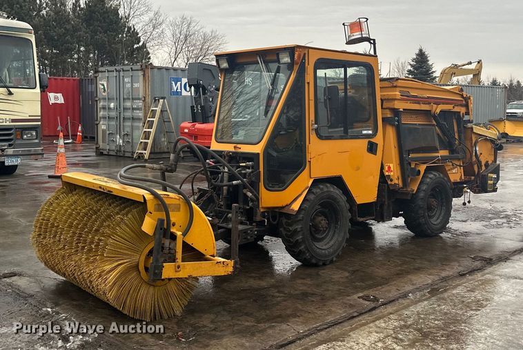 image for item LO9440 Trackless MT MT5T  municipal tractor