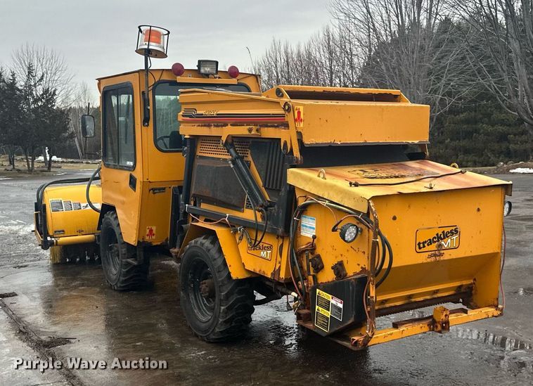 image for item LO9440 Trackless MT MT5T  municipal tractor