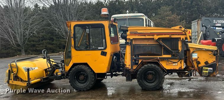 image for item LO9440 Trackless MT MT5T  municipal tractor