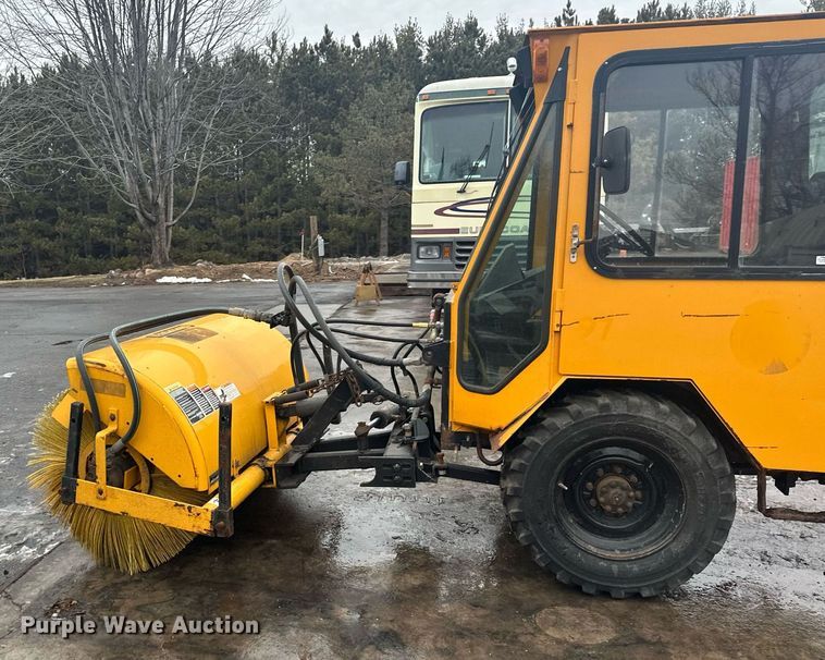 image for item LO9440 Trackless MT MT5T  municipal tractor