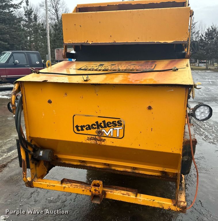 image for item LO9440 Trackless MT MT5T  municipal tractor